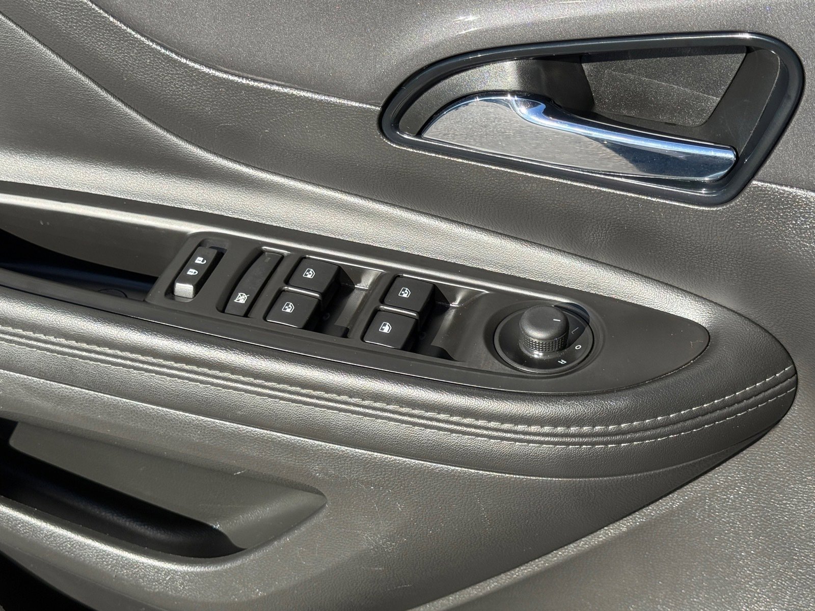 Used 2021 Buick Encore Preferred image 25