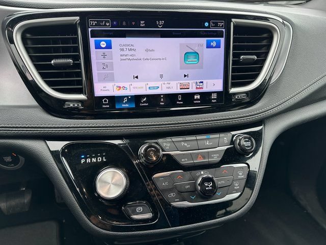 Used 2024 Chrysler Pacifica Limited FWD image 16