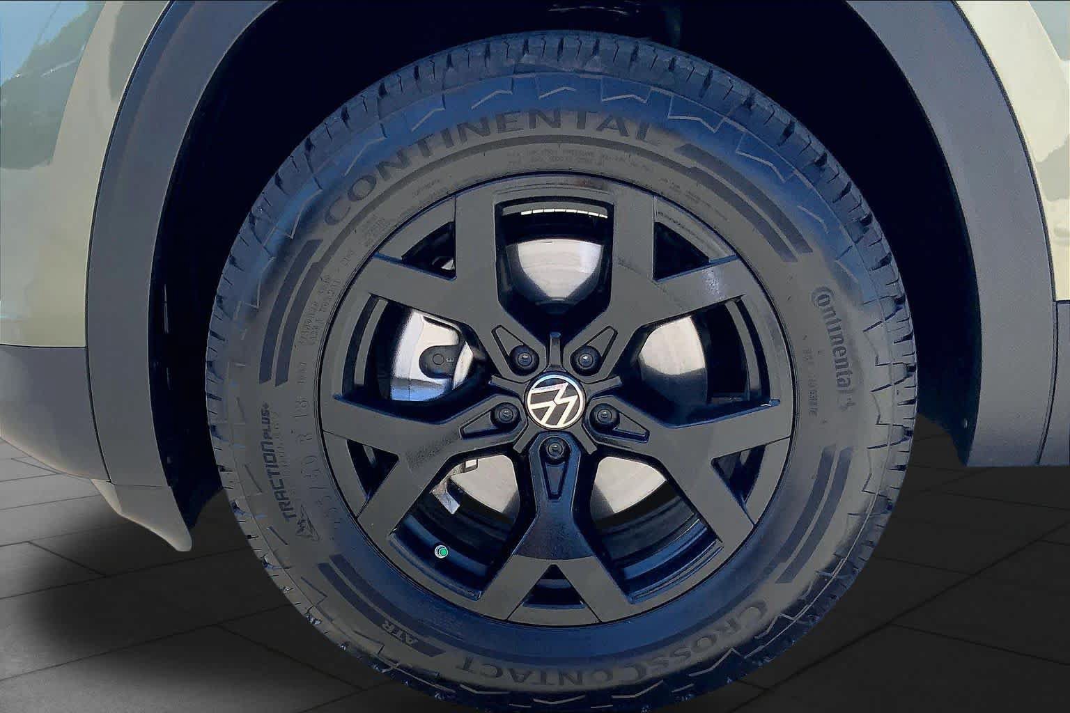 Used 2026 Volkswagen Atlas Peak Edition AWD/4WD image 11
