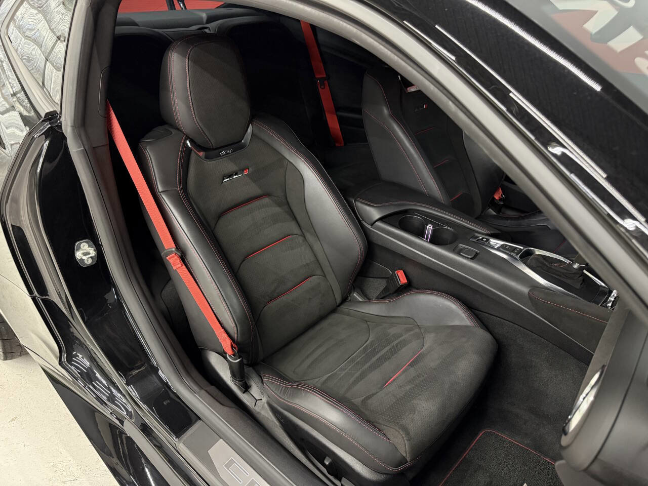 Used 2018 Chevrolet Camaro ZL1 RWD image 38