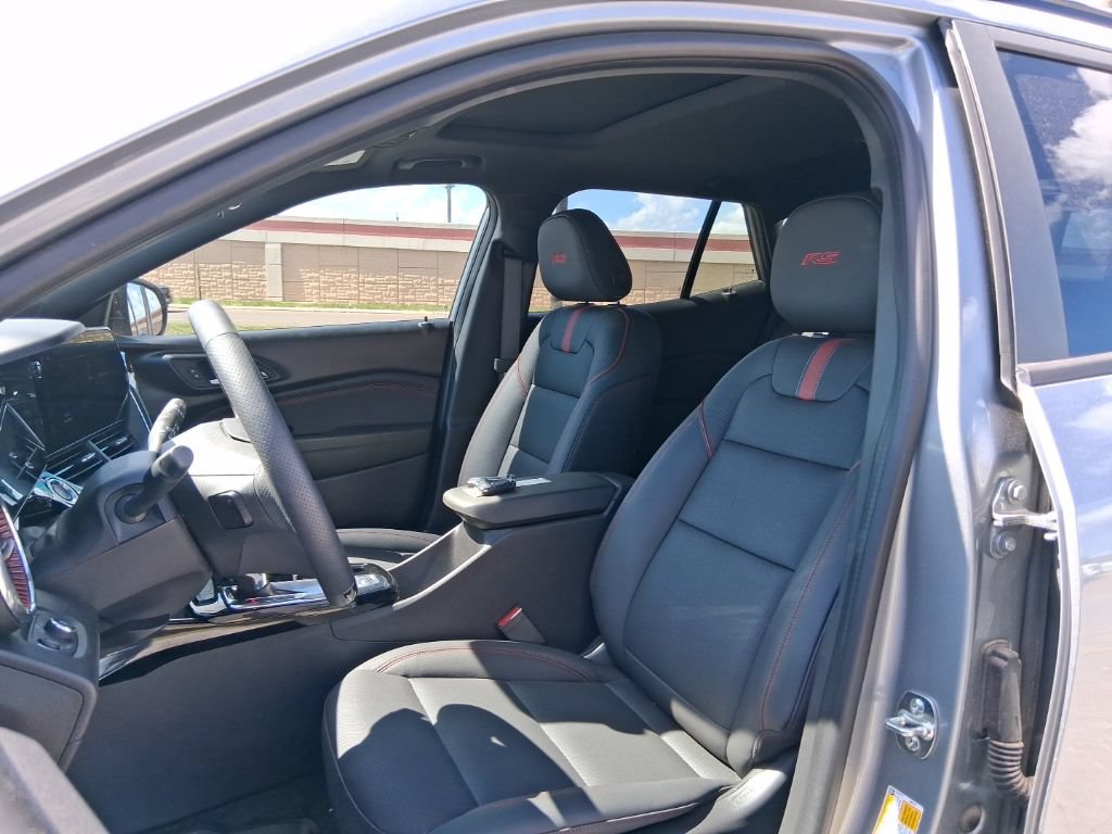 Used 2026 Chevrolet Trax RS w/ Sunroof Package FWD image 15