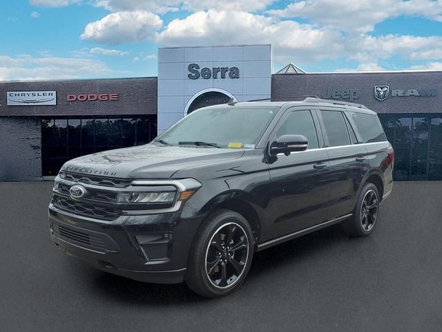 Used 2023 Ford Expedition Limited image 3