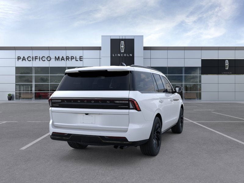 New 2026 Lincoln Navigator Reserve image 8