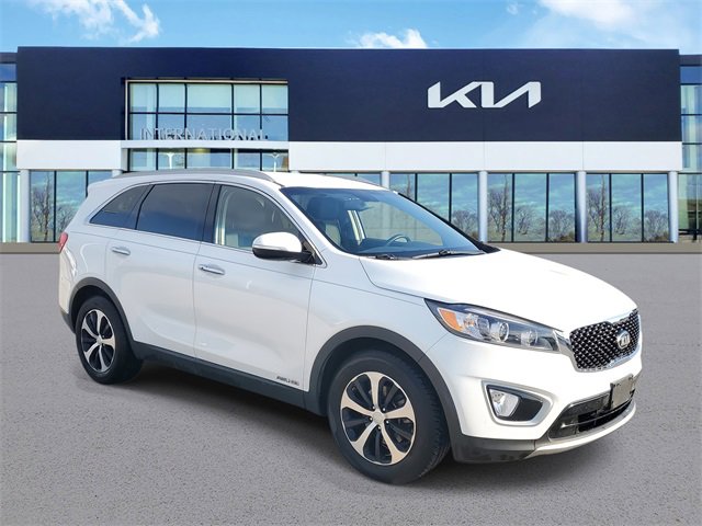 Used 2017 Kia Sorento EX image 2