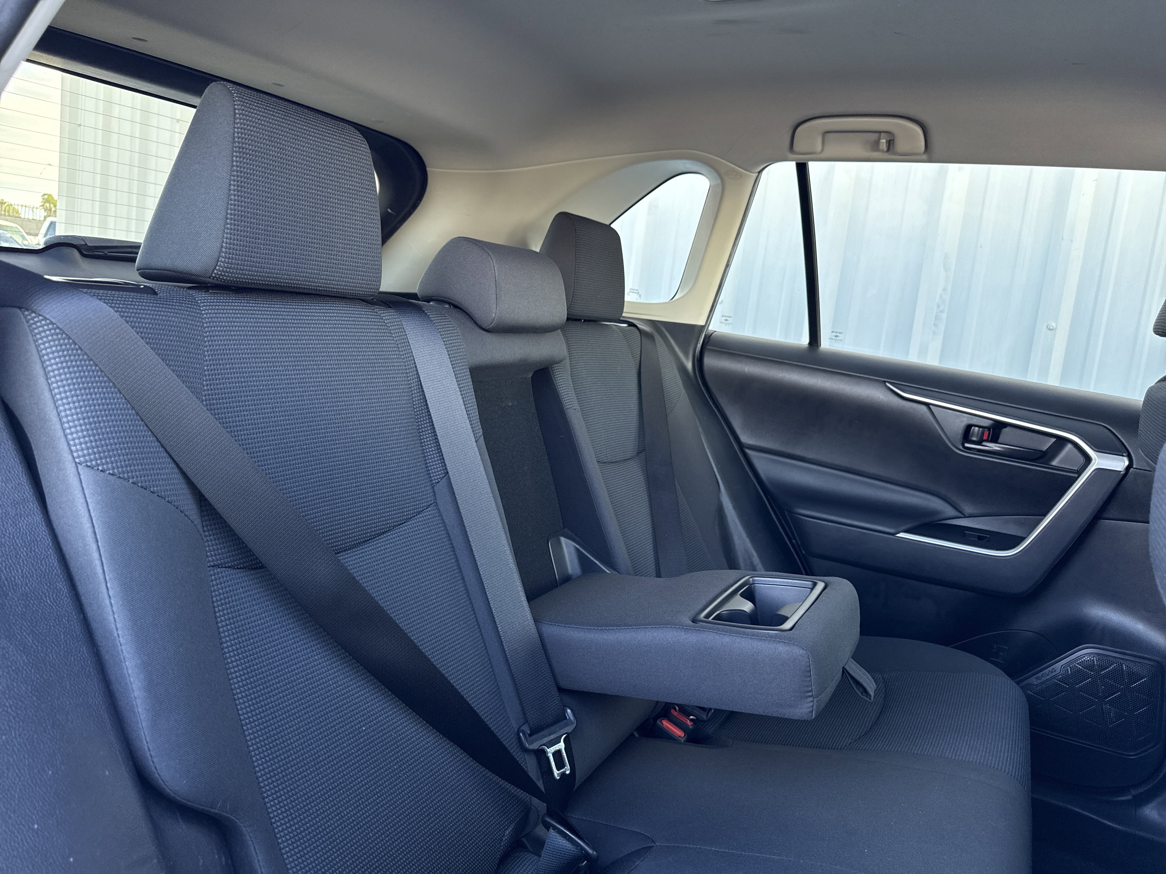 Used 2022 Toyota RAV4 LE image 32