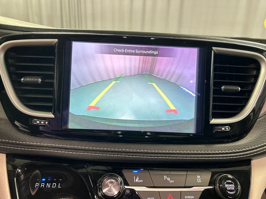 Used 2024 Chrysler Pacifica Select image 18