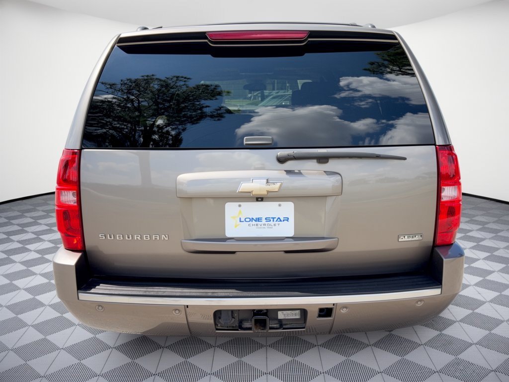 Used 2011 Chevrolet Suburban LTZ RWD image 11