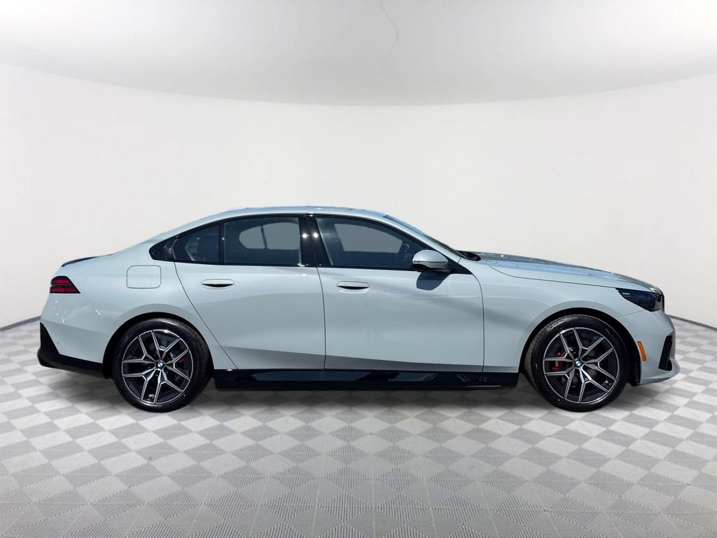 New 2027 BMW i5 M60 w/ M Sport Package AWD/4WD image 3