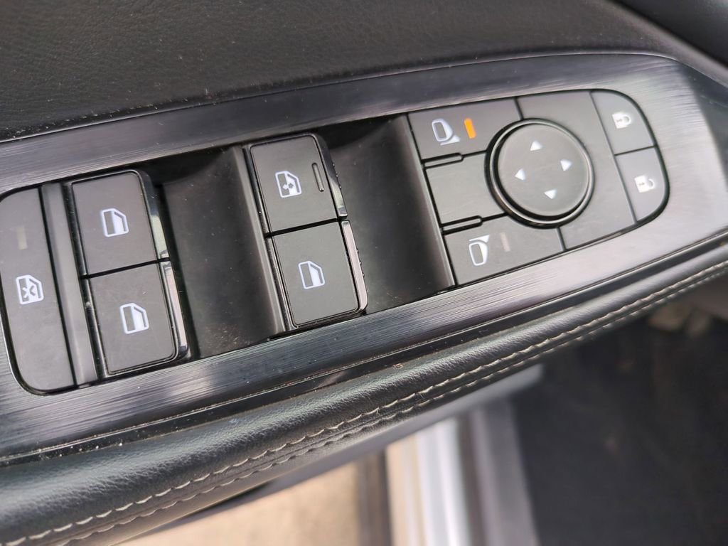 Used 2025 Nissan Rogue SV image 22