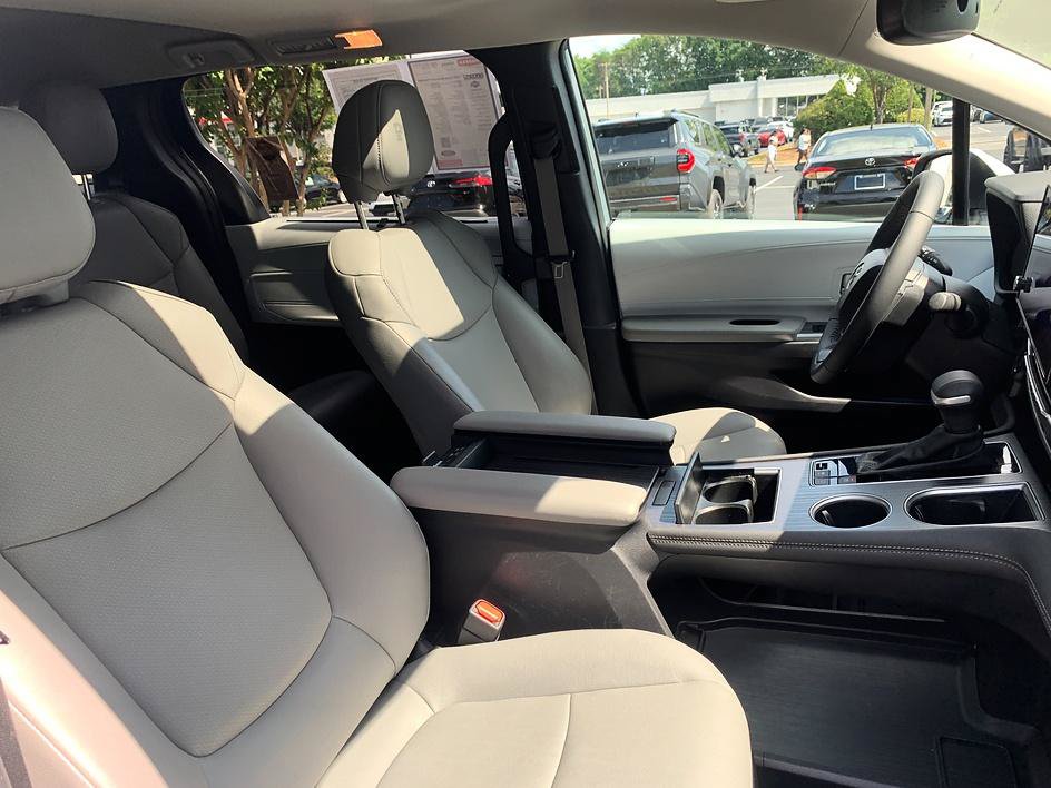 Certified 2025 Toyota Sienna XLE FWD image 20