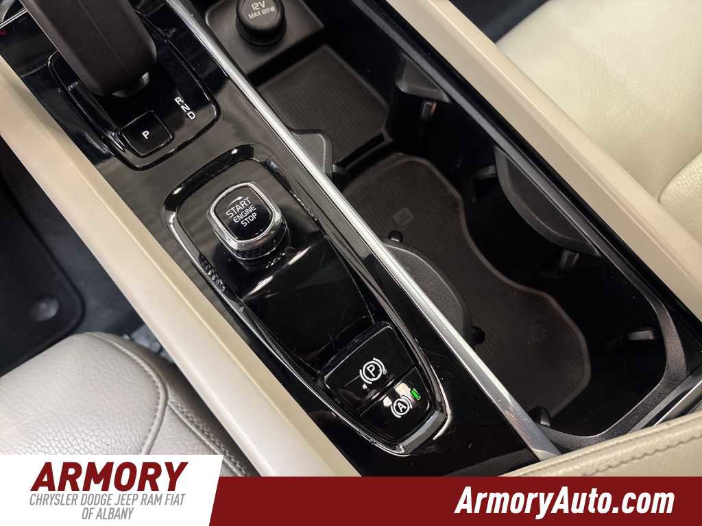 Used 2024 Volvo XC60 B5 Plus image 21