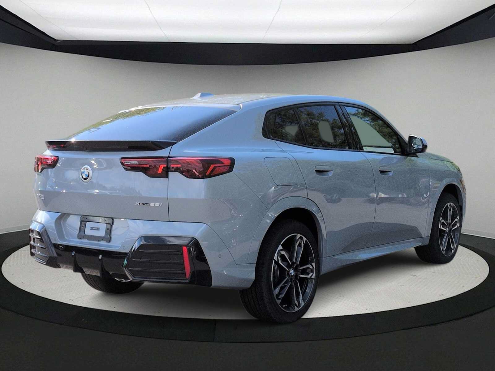 New 2026 BMW X2 xDrive28i w/ Technology Package AWD/4WD image 8