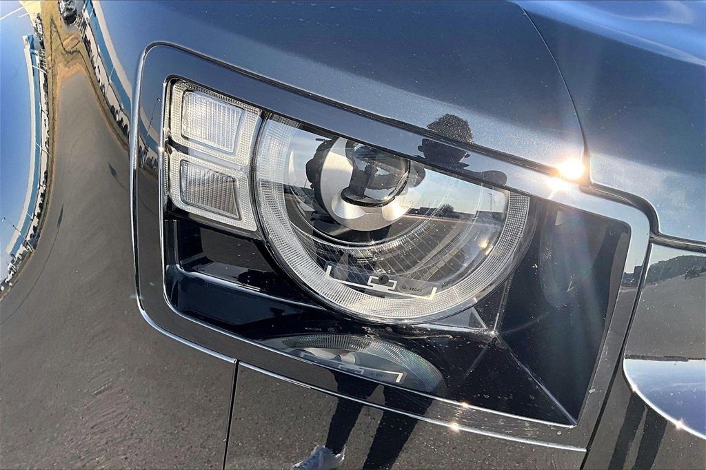 Used 2025 Land Rover Defender 130 X image 31