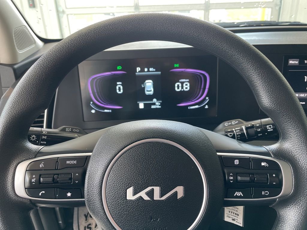 Used 2025 Kia Sportage LX AWD/4WD image 10