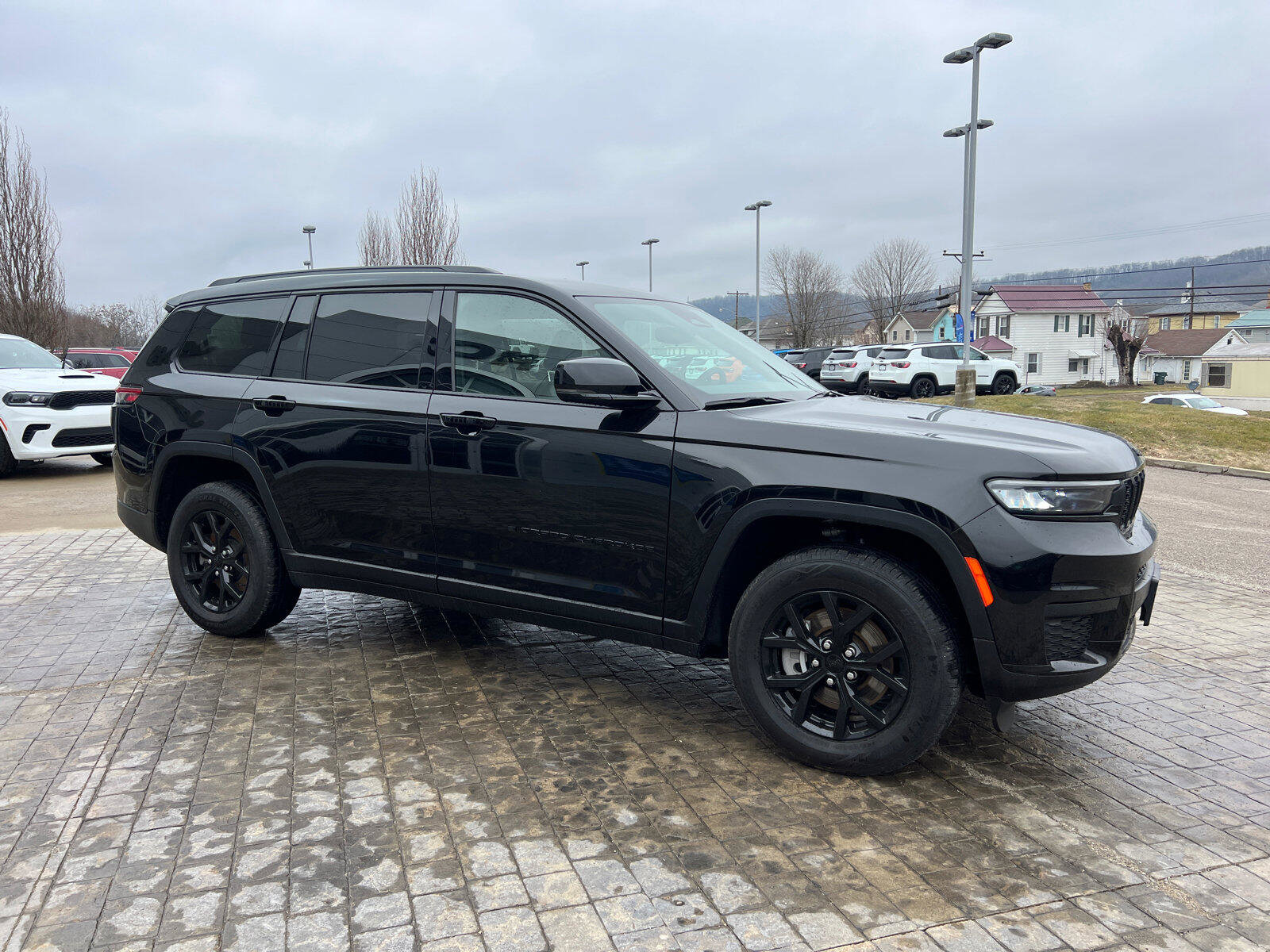 Used 2024 Jeep Grand Cherokee L Laredo AWD/4WD image 2