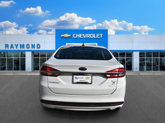 Used 2017 Ford Fusion SE FWD image 4
