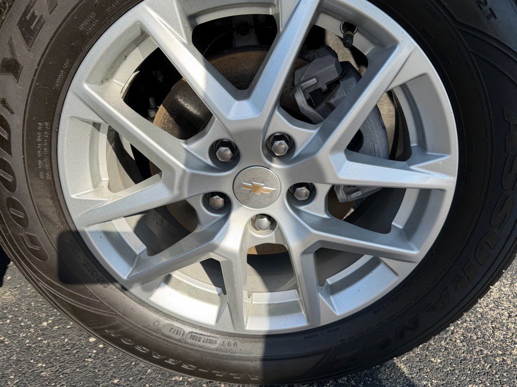 Used 2023 Chevrolet Equinox LT w/ Driver Convenience Package image 11