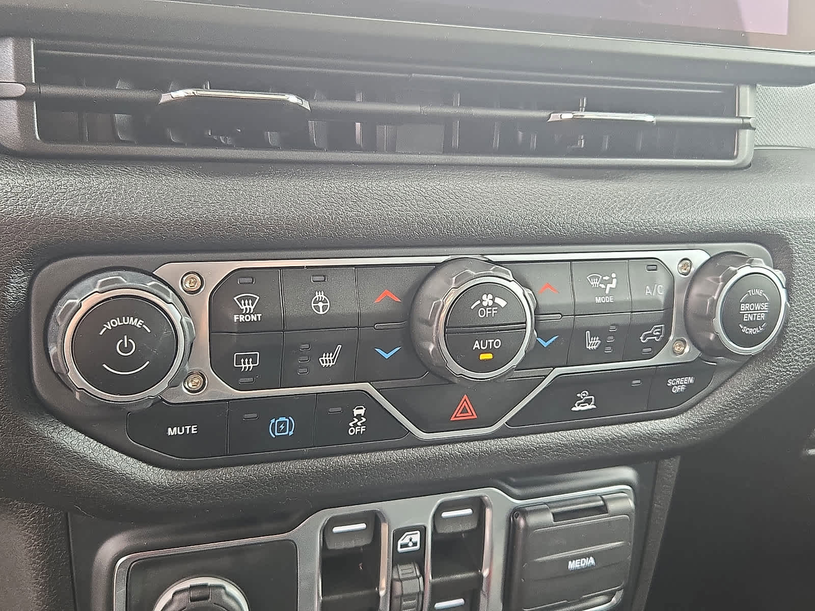Used 2024 Jeep Wrangler Unlimited AWD/4WD image 16