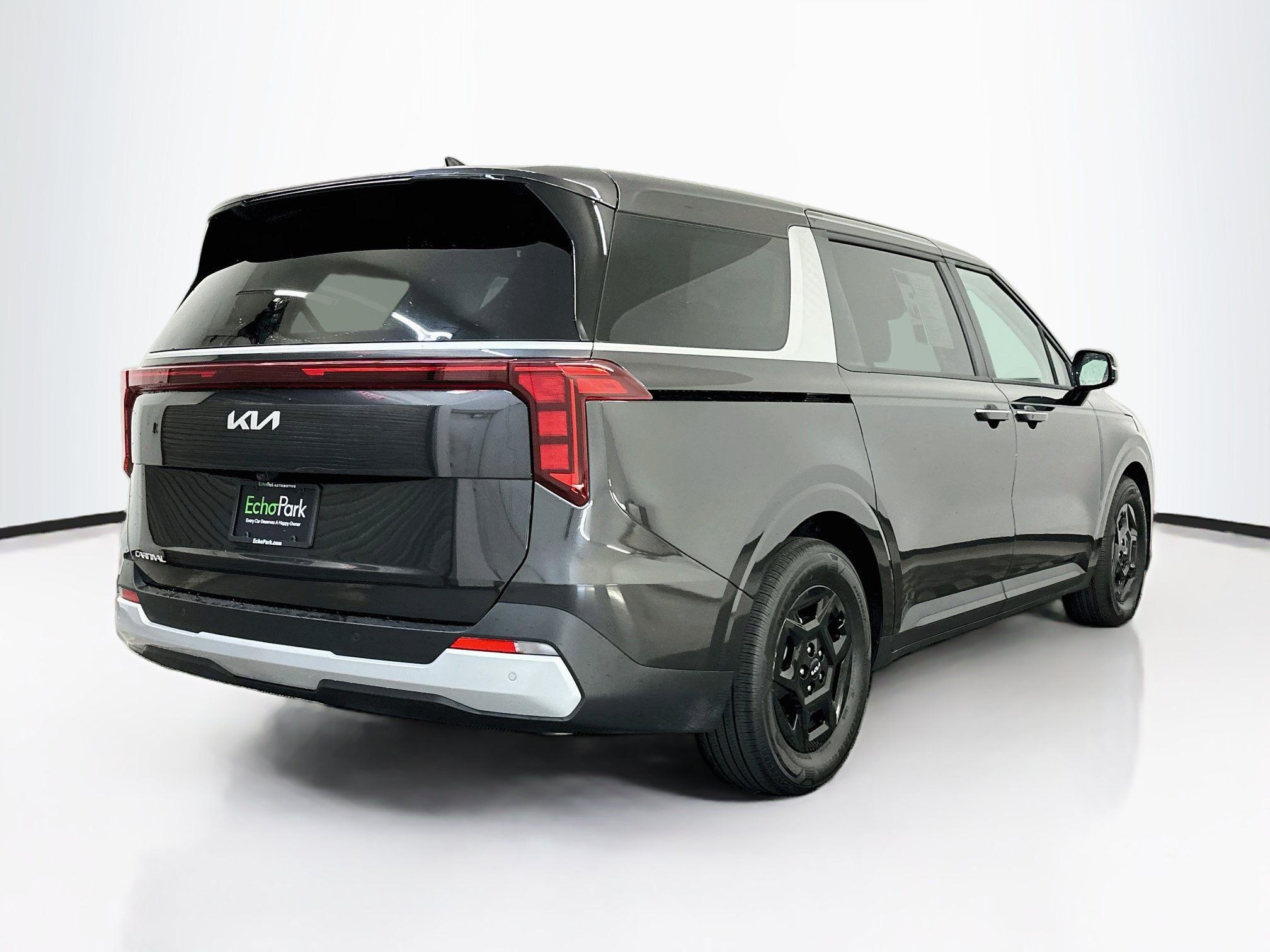 Used 2026 Kia Carnival FWD image 9