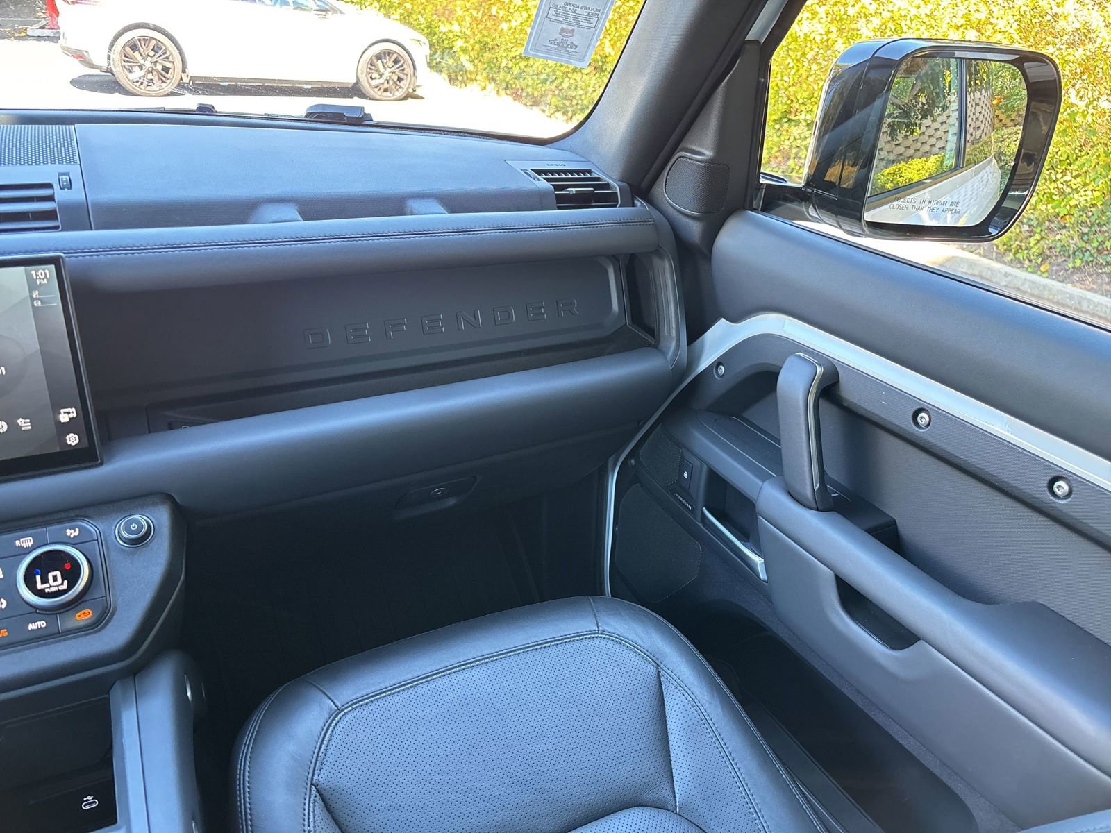 Used 2025 Land Rover Defender 90 S image 29