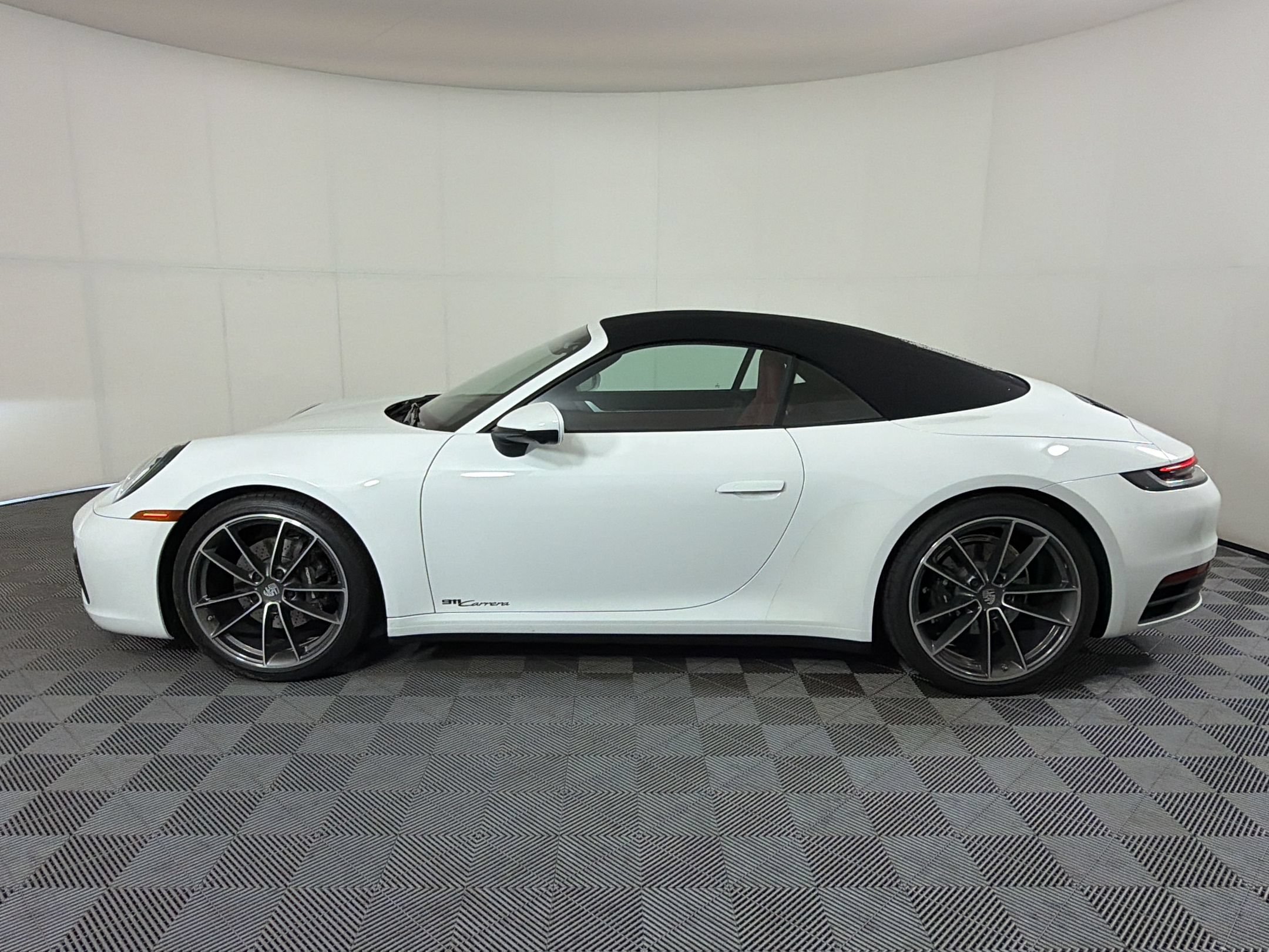 Certified 2024 Porsche 911 Carrera RWD image 33