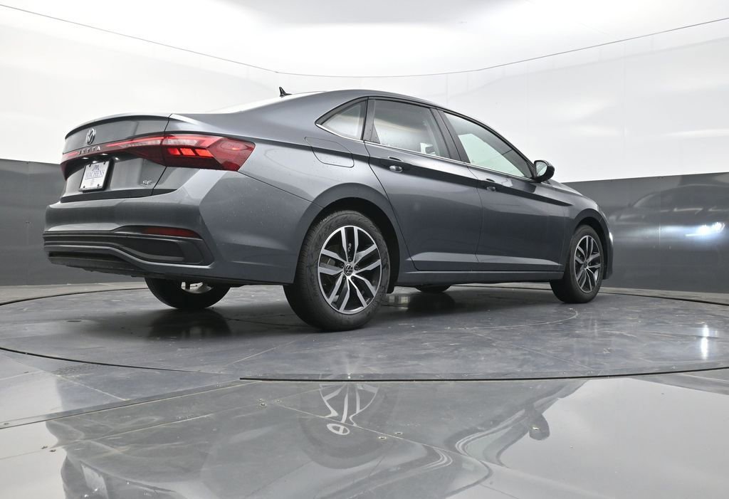 Used 2025 Volkswagen Jetta SE image 29