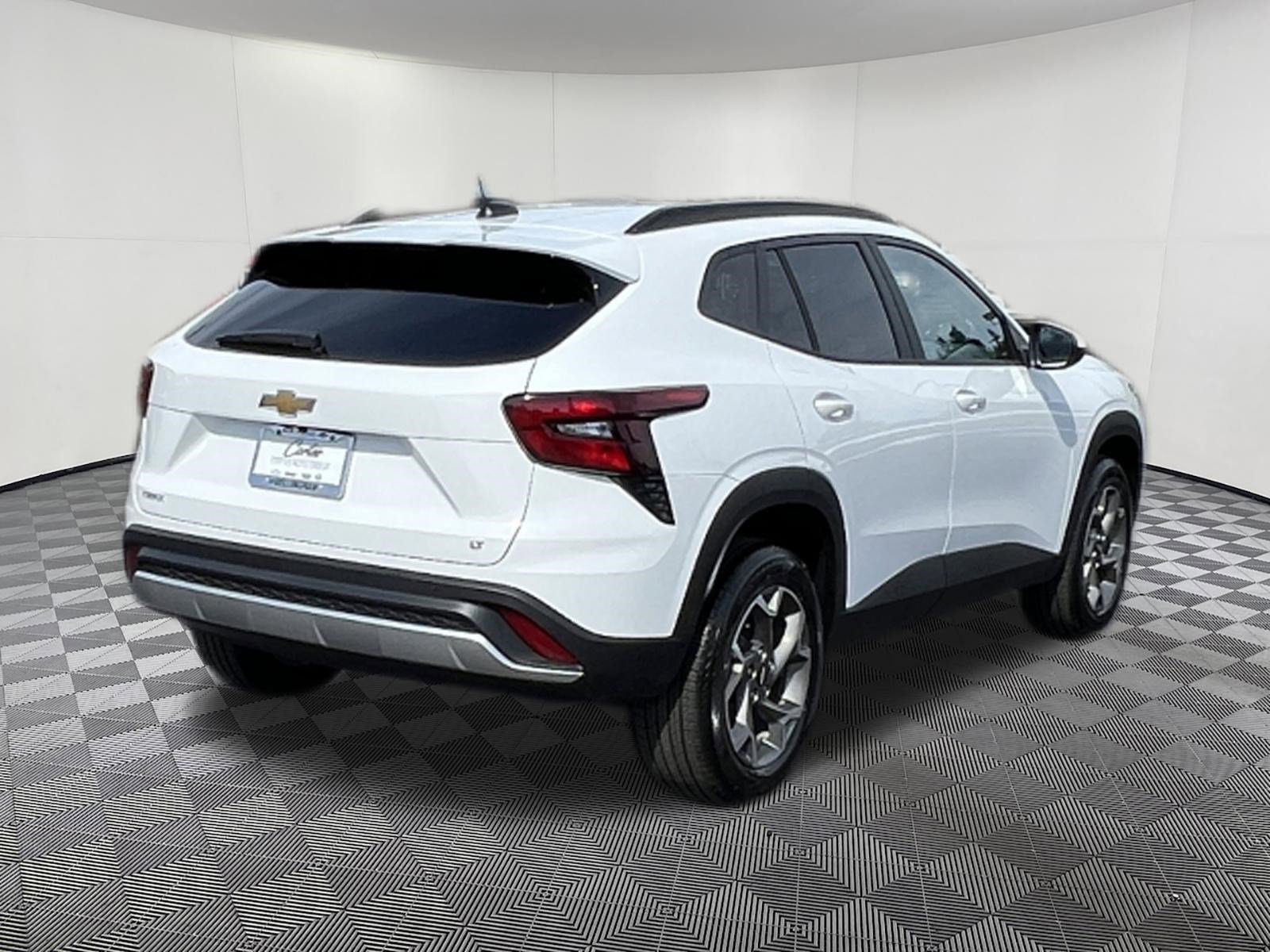New 2026 Chevrolet Trax LT w/ LT Convenience Package FWD image 6