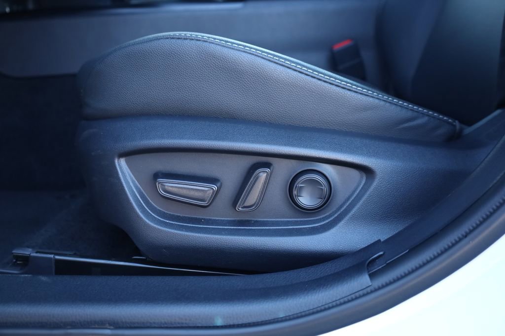 Used 2025 Toyota Camry SE image 21