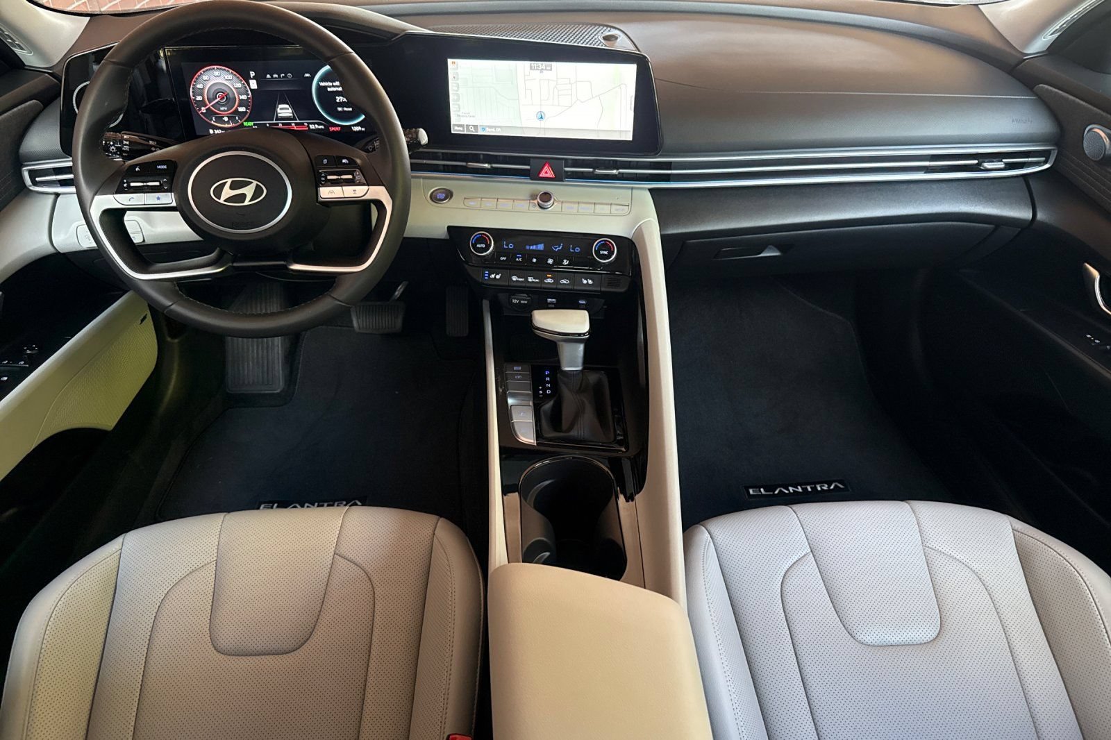 Used 2025 Hyundai Elantra Limited FWD image 17