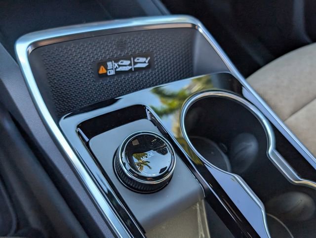 Used 2025 Chevrolet Equinox ACTIV w/ Safety and Technology Package image 30