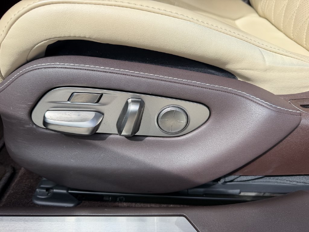 Used 2020 Lexus LS 500 AWD w/ Luxury Package image 13