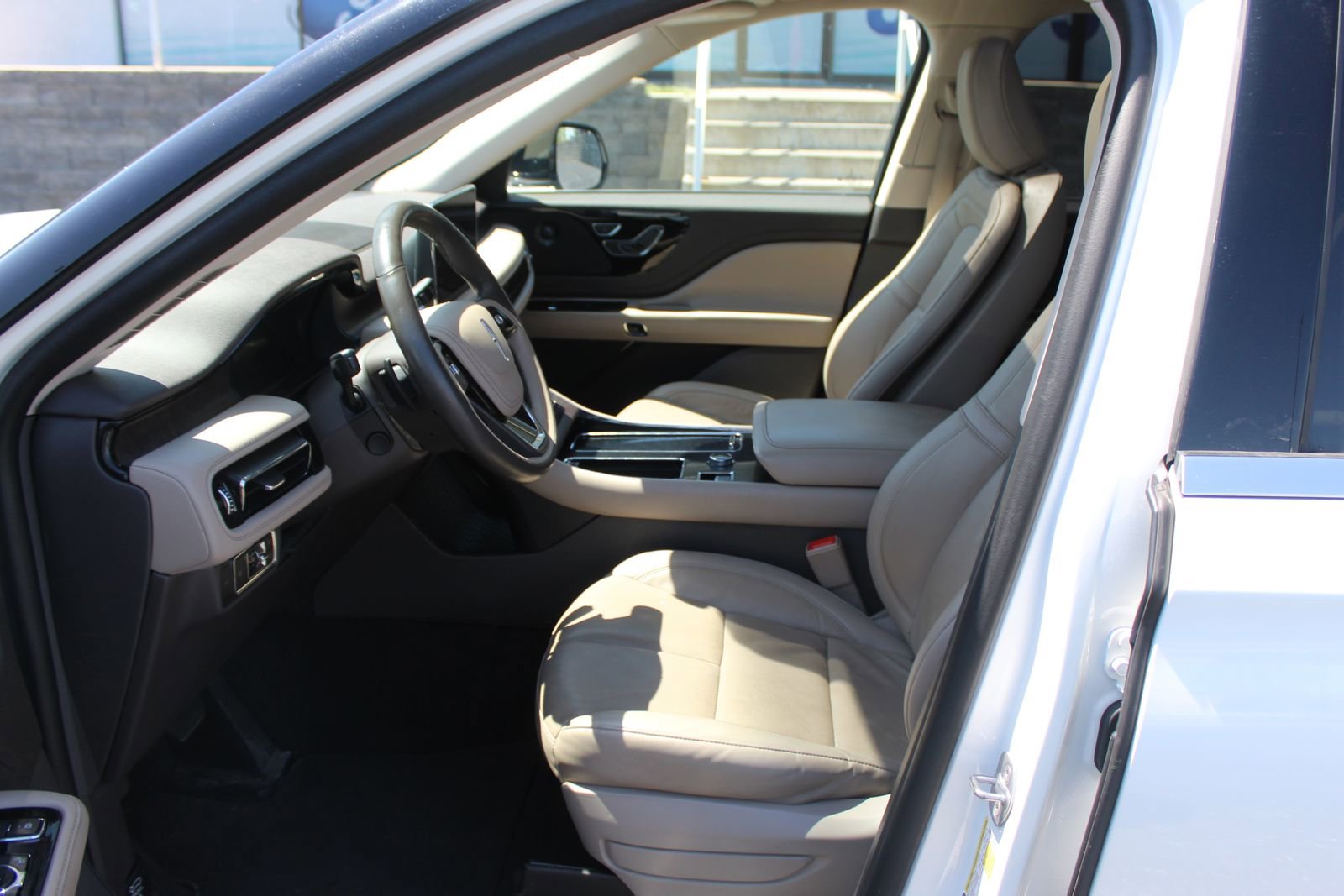 Used 2023 Lincoln Aviator Reserve w/ Equipment Group 201A AWD/4WD image 24