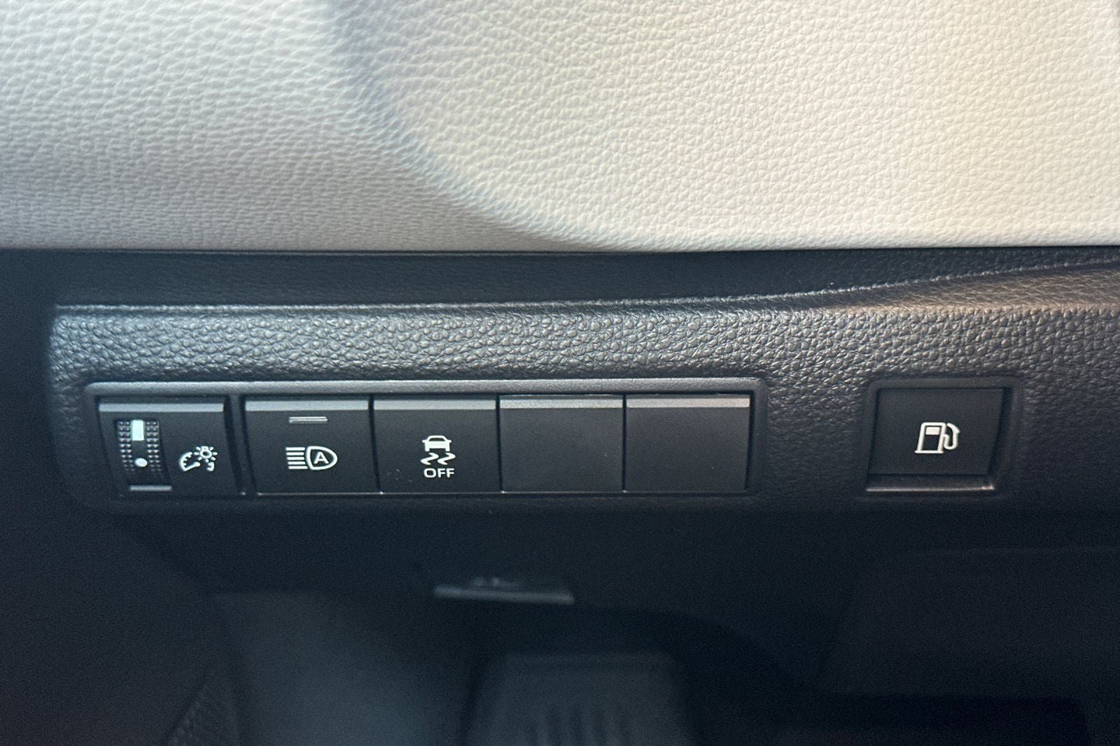 New 2026 Toyota Corolla SE FWD image 29
