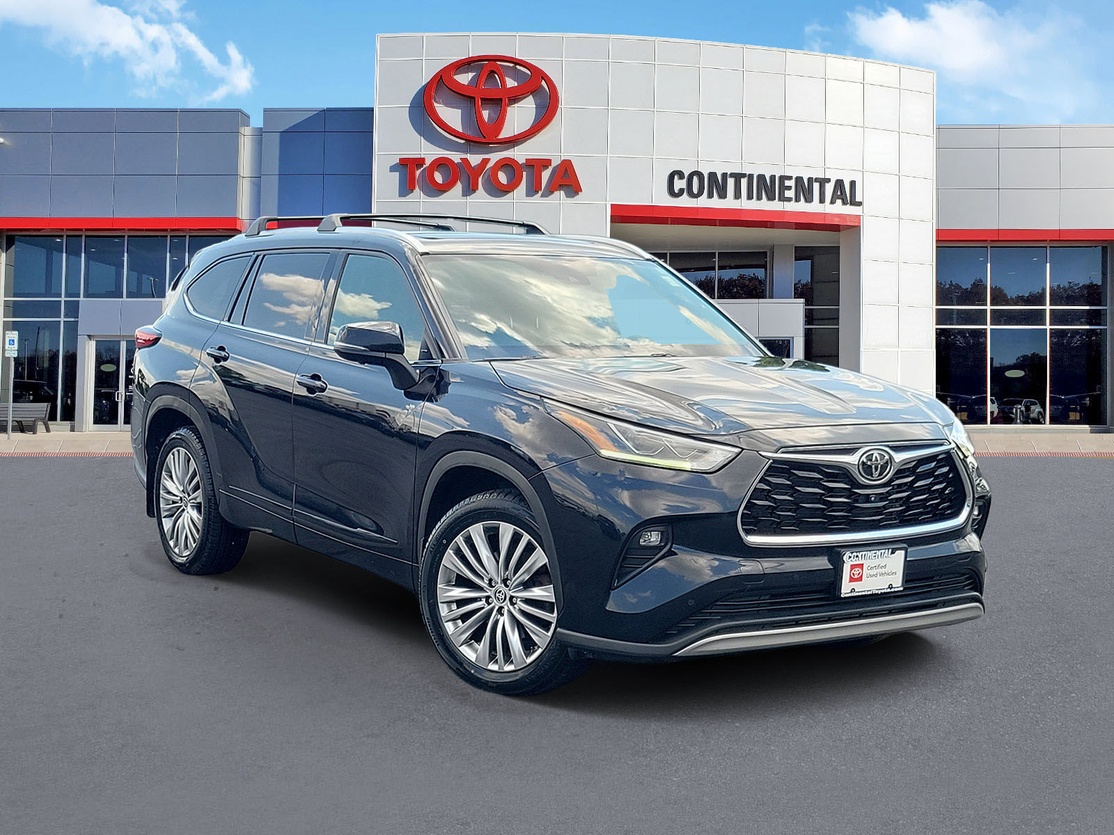Used 2023 Toyota Highlander Platinum AWD/4WD image 2