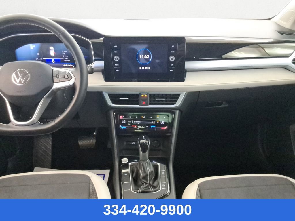 Used 2025 Volkswagen Taos SE w/ Panoramic Sunroof Package image 13