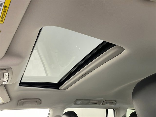 Used 2021 Nissan Armada SL w/ Captain's Chairs Package image 16