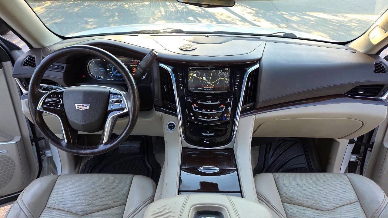 Used 2017 Cadillac Escalade Luxury AWD/4WD image 42