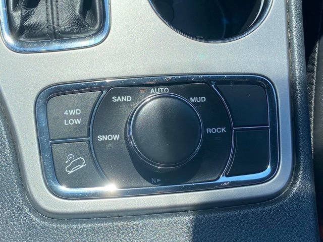 Used 2020 Jeep Grand Cherokee Limited AWD/4WD image 19