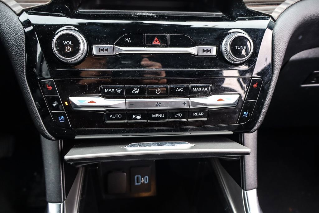 Used 2023 Ford Explorer Limited image 34