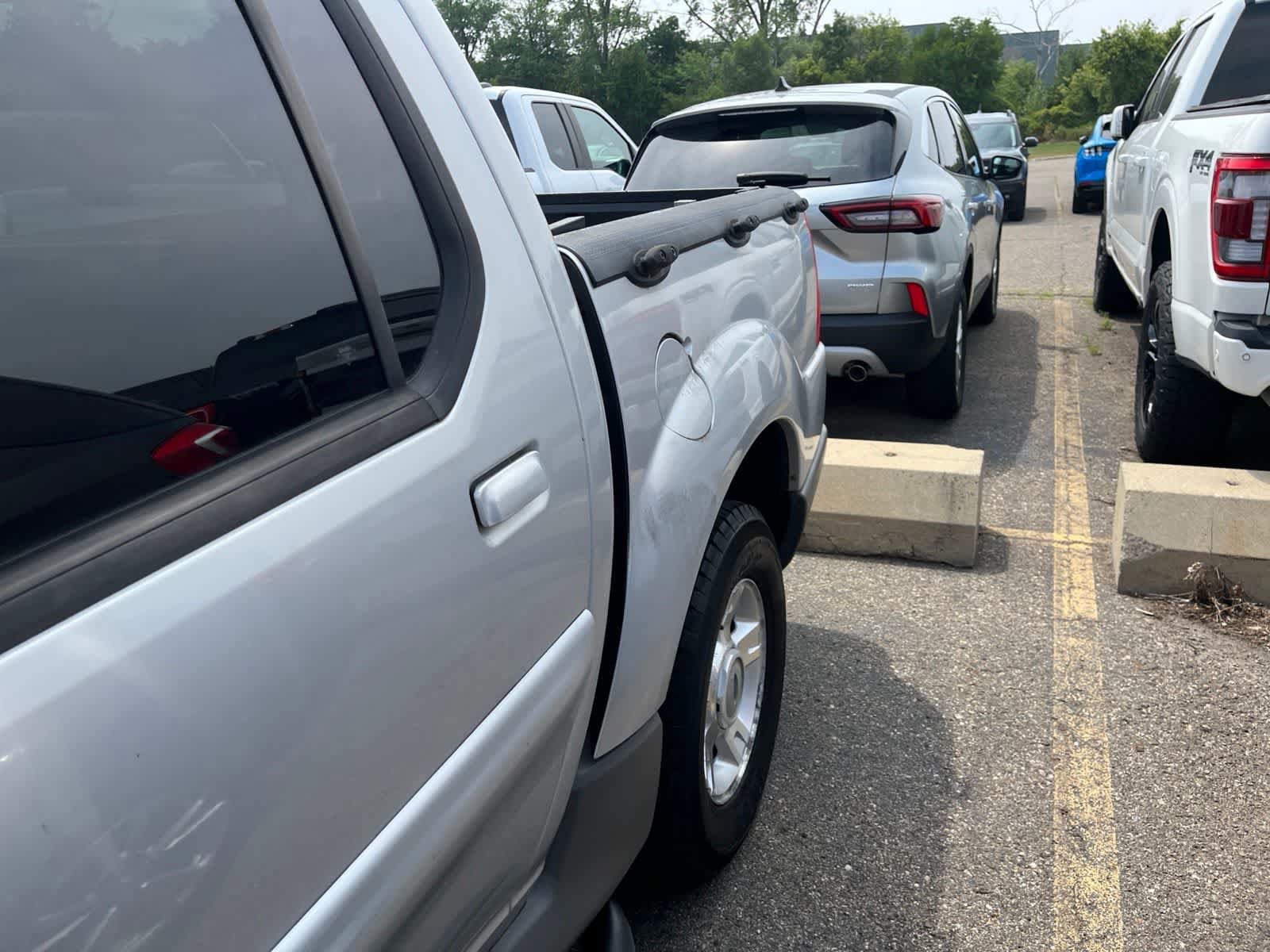 Used 2001 Ford Explorer Sport Trac 4x4 image 10