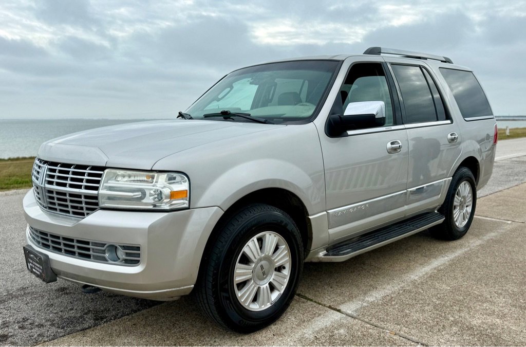 Used 2007 Lincoln Navigator Ultimate image 1
