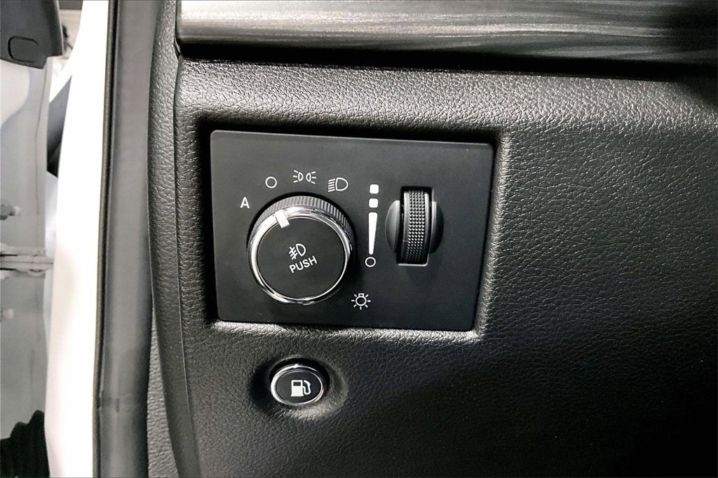 Used 2022 Jeep Grand Cherokee Laredo X image 17