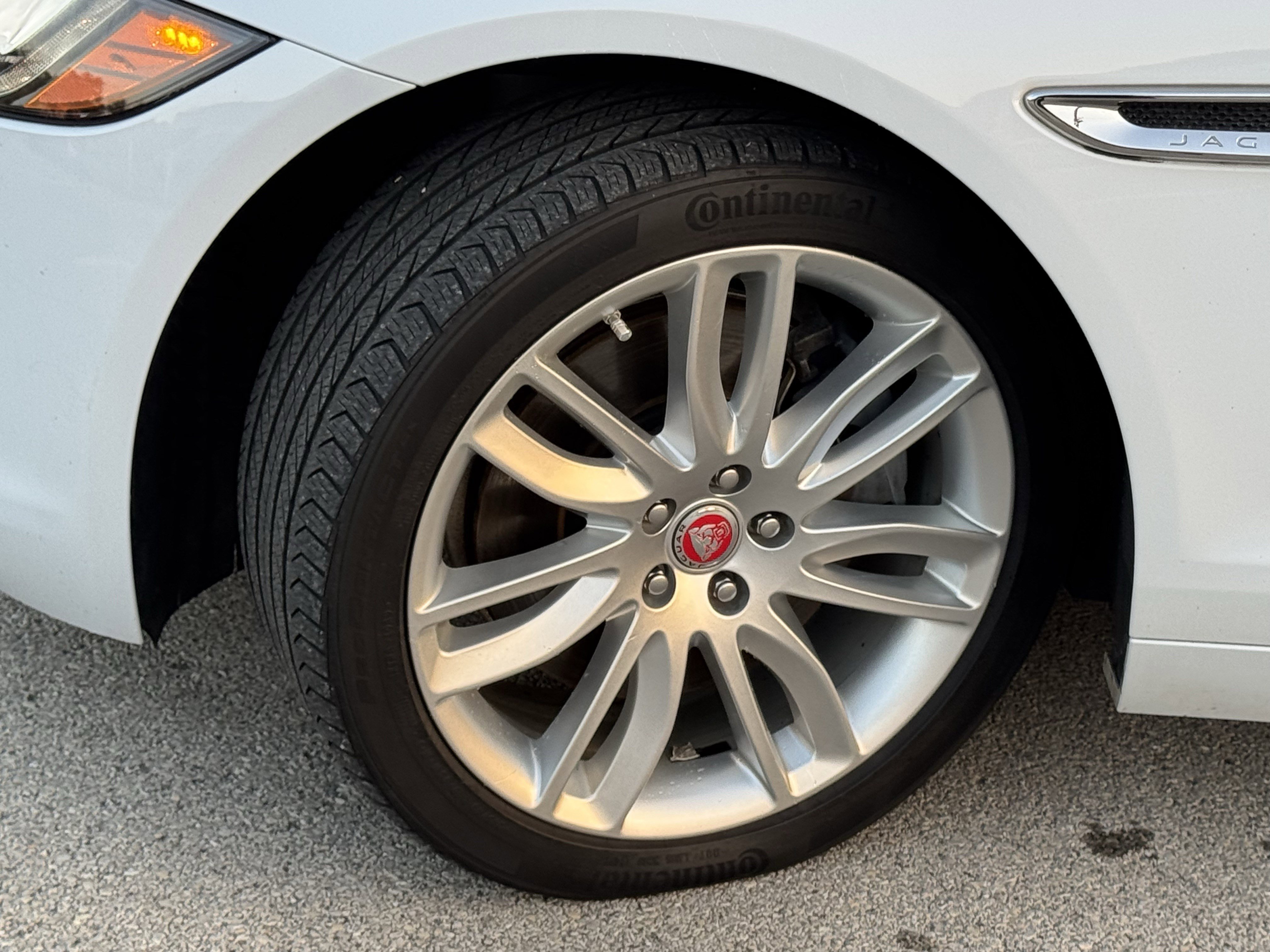 Used 2018 Jaguar XF Portfolio image 42