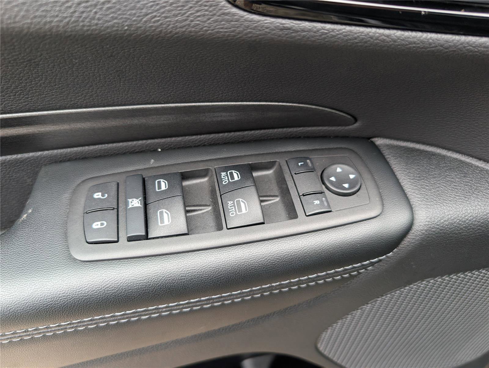 Used 2025 Dodge Durango AWD w/ Technology Group image 17