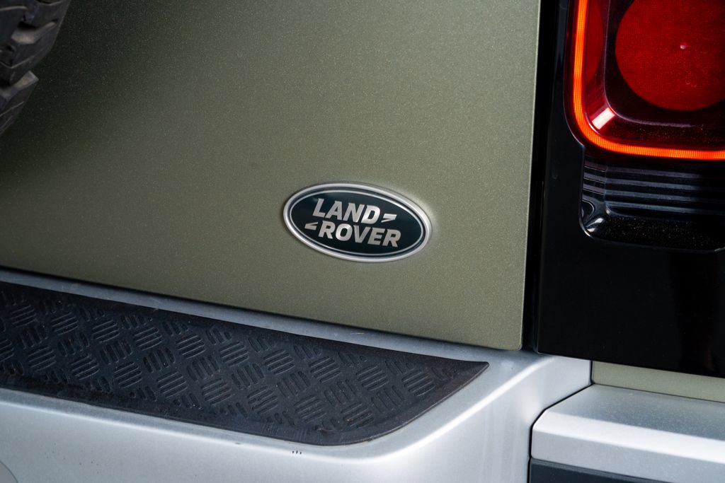 Used 2020 Land Rover Defender 110 SE AWD/4WD image 13