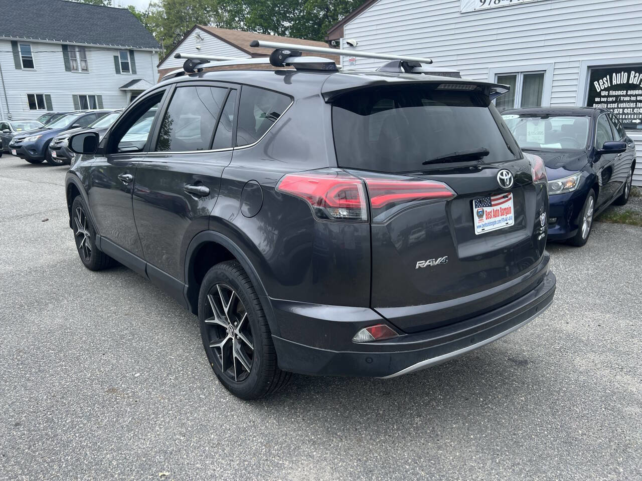 Used 2017 Toyota RAV4 SE image 8