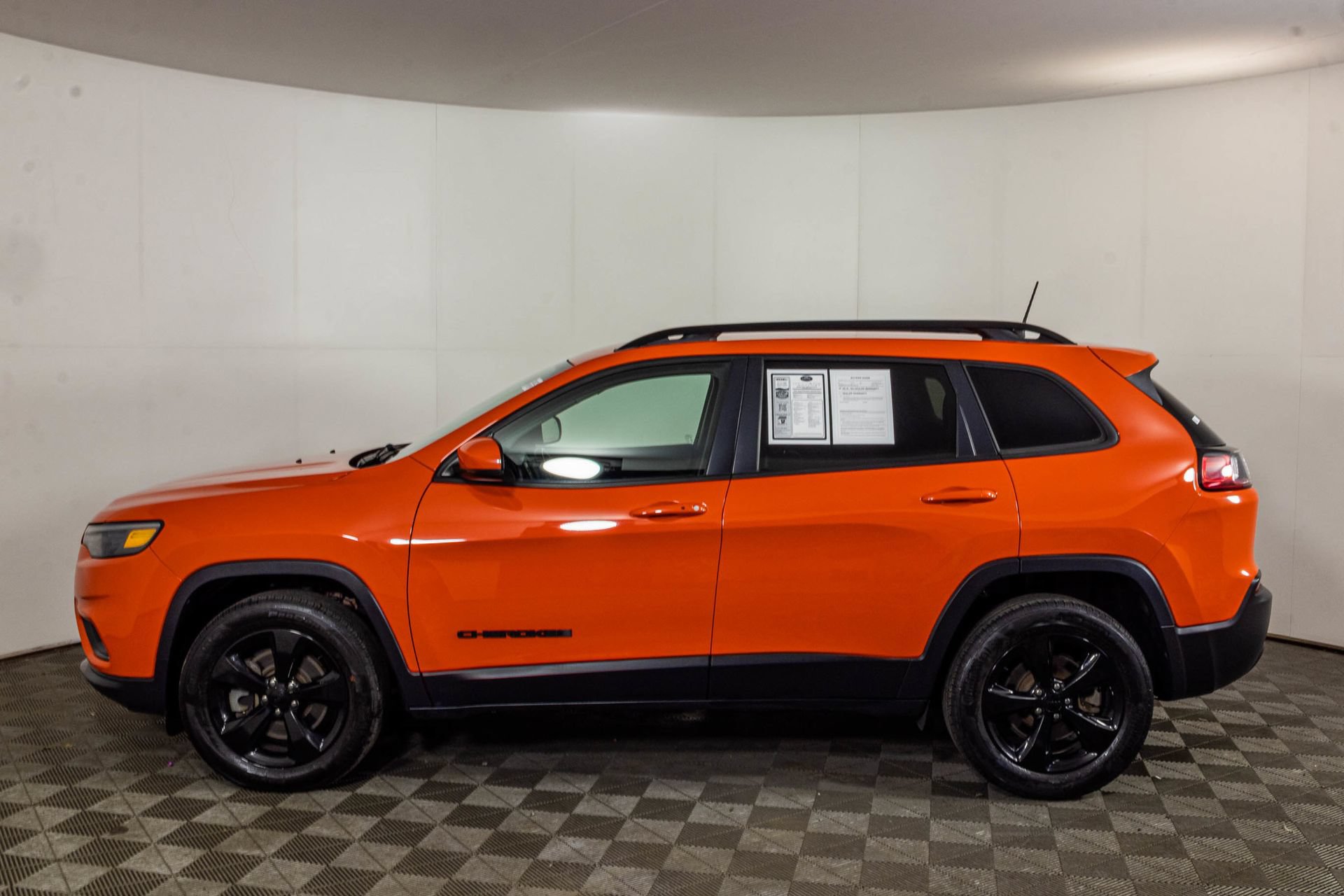 Used 2021 Jeep Cherokee Latitude Plus AWD/4WD image 18