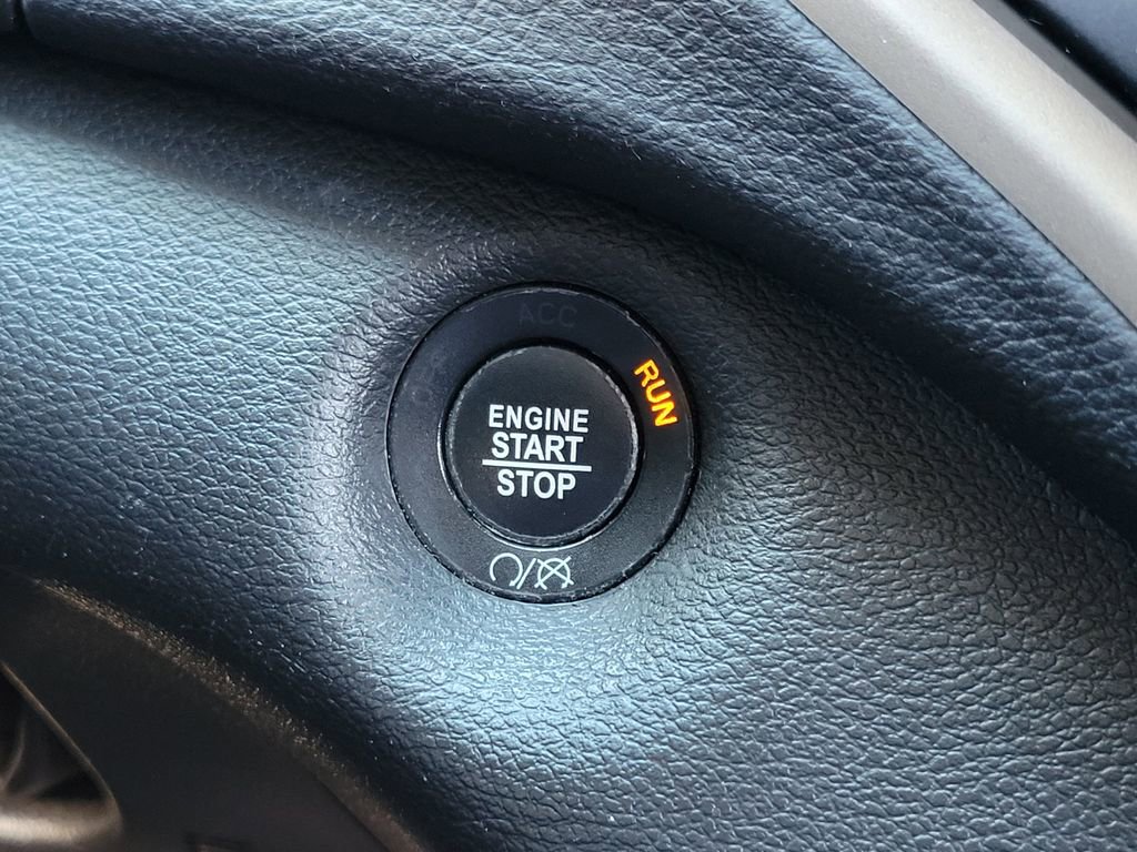 Used 2018 Jeep Cherokee Limited image 11