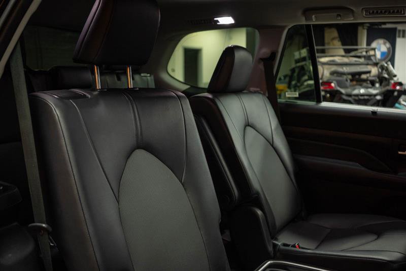 Used 2025 Toyota Grand Highlander AWD image 17