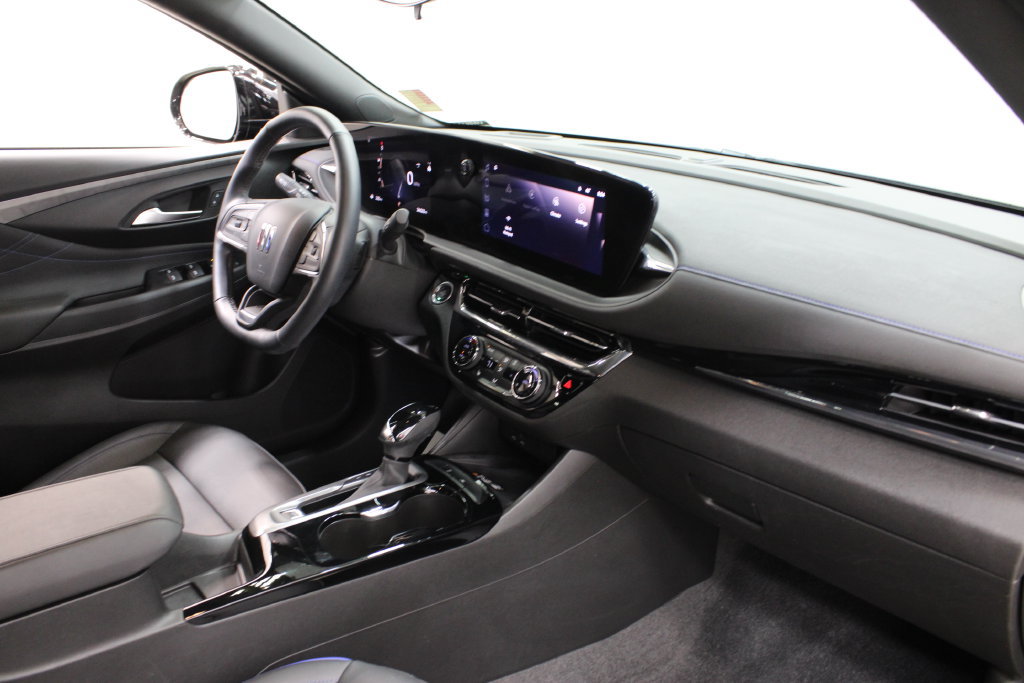 Used 2025 Buick Envista Sport Touring w/ Convenience I Package FWD image 25